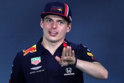 Verstappen Hentikan Dominasi Mercedes