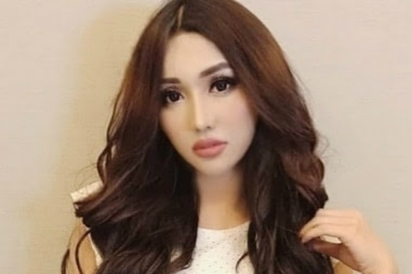 Injak Foto Selebgram, Lucinta Luna Dipolisikan Injak Foto Selebgram, Lucinta Luna Dipolisikan