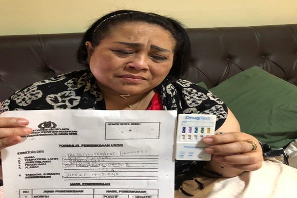 Komedian Nunung Ditangkap Saat Mengkonsumsi Sabu di Rumahnya Warganet Kecewa Nunung Ditangkap karena Nyabu - Harian Jogja