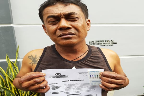 Saat Ditangkap, Nunung sedang Nyabu Bersama Suaminya Saat Ditangkap, Nunung sedang Nyabu Bersama Suaminya