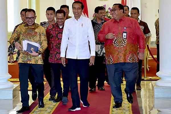 Presiden Jokowi Sambut Putra Mahkota Abu Dhabi, Warganet Ribut Soal Sepatu Presiden Jokowi Sambut Putra Mahkota Abu Dhabi, Warganet Ribut Soal Sepatu