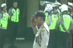 Sering Bolos Kerja karena Nyambi Nyopir Taksi Online, Polisi Dihukum Berjemur