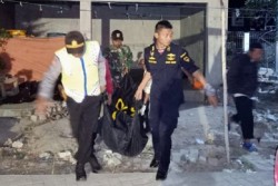 Relawan Evakuasi 3 Korban Tewas Kebakaran Kapal di Masalembo 