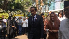 Jokowi Melayat di Rumah Duka, Ajak Masyarakat Mendoakan Habibie