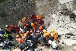 Talud Jembatan RSUD Sleman Ambrol, 2 Korban Selamat