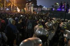 Di Hong Kong, Polisi dan Pengunjuk Rasa Bentrok