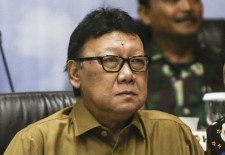 Ketimbang Cadar, Tjahjo Kumolo Lebih Pilih Baju Jawa