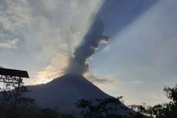 Gunung Merapi Meletus pada Sabtu Pagi, Tlogolele dan Wonolelo Hujan Abu Tipis