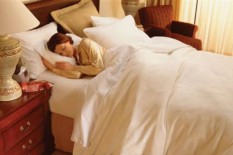 Suka Tidur Miring atau Tengkurap? Ini 5 Dampak Kesehatannya