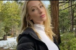 Model Ini Galang Dana untuk Australia dengan Tawarkan Foto Bugil 