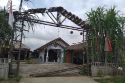 Pakaian Punggawa Kerajaan hingga Softgun Diamankan dari Rumah Kontrakan Raja KAS di Godean