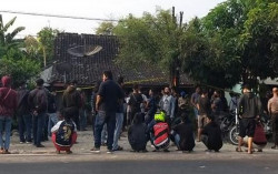 Ratusan Pesilat Bentrok dengan Warga, Rumah Dirusak