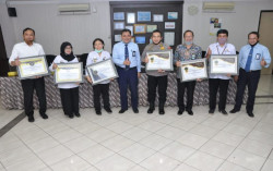 Kanwil Ditjen Perbendaharaan DIY Serahkan LKKL Award TA 2019 