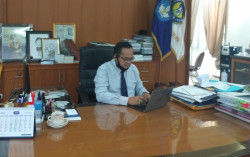 Cerita di Balik Medsos Rektor UNY: Tanpa Tim Khusus, Sutrisna Wibawa Cek Medsos Dua Jam Sekali