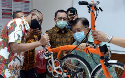 Jusuf Kalla Lelang Brompton Kesayangan, Ini Pemenangnya