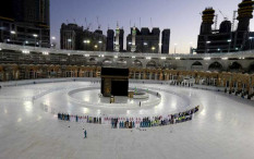 Pagi Ini Ibadah Umrah di Mekah Kembali Dimulai, Begini Protokol untuk Pastikan Keamanan Pengunjung