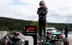 Juara F1 Lewis Hamilton Positif Covid-19