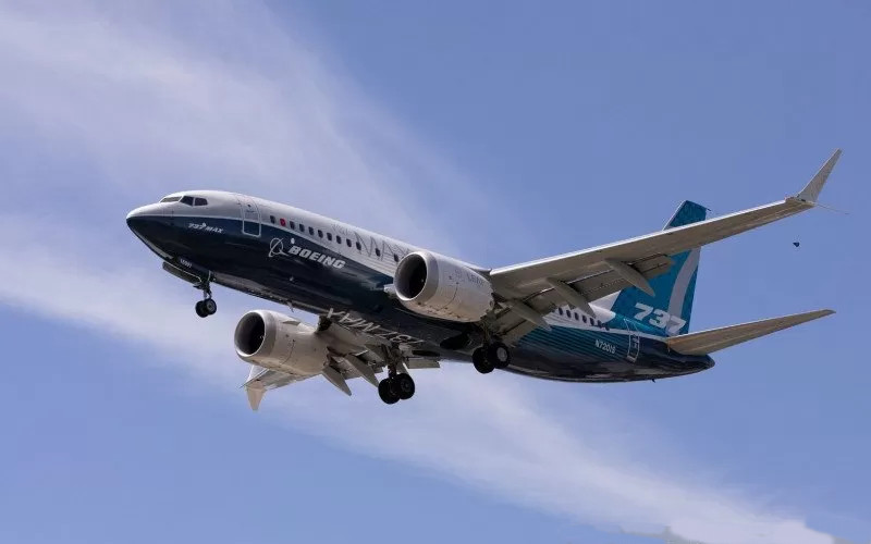 Boeing 737-8 Air Canada Alami Kerusakan Mesin saat di Udara
