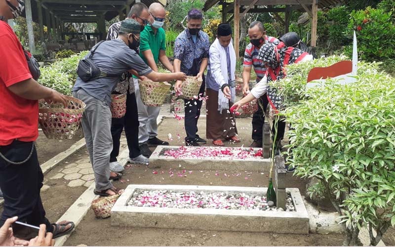 Amien Rais dan Istri Kini Punya Akun Youtube, Isinya Resep Masakan - Harian Jogja