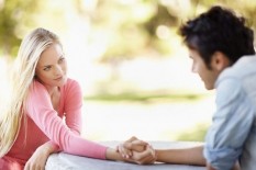 Bisa Merusak Hubungan, Ini 10 Tanda Anda Mengalami Krisis Kepercayaan 