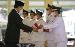 Lantik Tiga Pemimpin Baru, Sultan: Gunakan APBD dan Danais untuk Pemulihan Ekonomi 