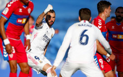 Gol Injury Time Benzema Bawa Madrid Atasi Elche