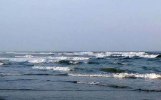 Gelombang Tinggi di Pantai Selatan Bikin Nelayan Memilih Tak Melaut