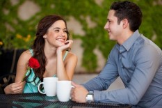 Perhatikan, Ini 4 Tanda Pria Saat Naksir Perempuan 