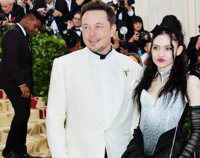 Elon Musk-Grimes Pasangan Pertama yang Nikah di Luar Angkasa?