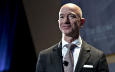 Jeff Bezos Terbang ke Luar Angkasa Bulan Depan