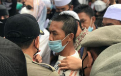 Massa Pendukung Rizieq Shihab Berdemo di DPRD Bogor Menuntut Keadilan 