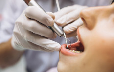 Mahasiswa UGM Ciptakan Alat Bantu Cegah Penularan Covid-19 ke Dokter Gigi