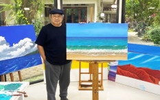 SBY Berpose di Samping Lukisan, Mirip Pak Tino Sidin?