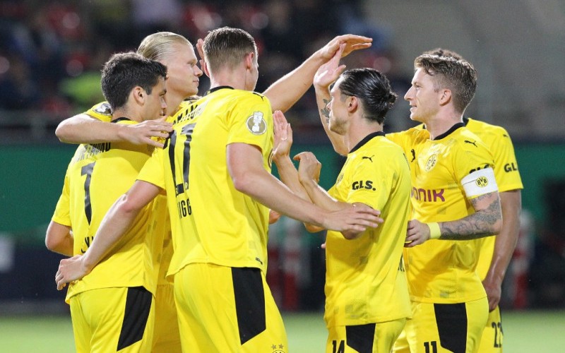 Hattrick Haaland Bawa Dortmund Menang Telak di Putaran Pertama Piala Jerman