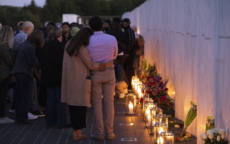 Kerabat Korban Menangis, Begini Suasana Peringatan Tragedi 11 September