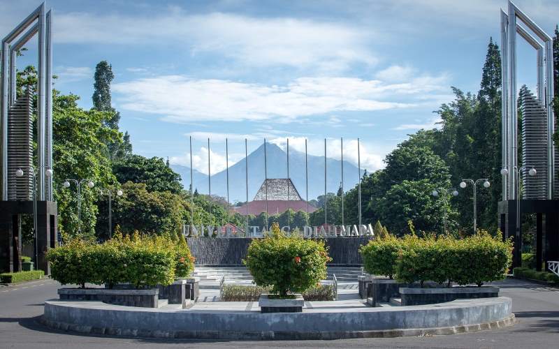 UGM Tuan Rumah Kontes Robot Indonesia 2021.