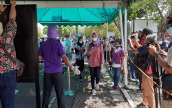 Rela Ribet demi Aman Berwisata di Candi Borobudur