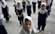 Sekolah Dasar di Afghanistan Kembali Dibuka, Siswi Belajar di Kelas Terpisah