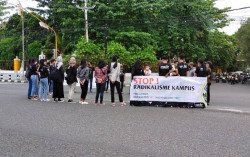 Tolak Radikalisme, Sejumlah Massa Gelar Aksi Damai di Pertigaan Revolusi