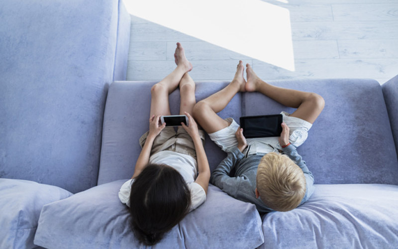 Tips Menerapkan Screen Time pada Anak