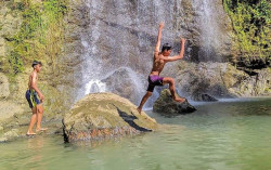 Blusukan demi Air Terjun yang Asri