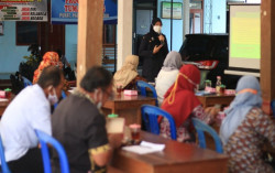 Bea Cukai Yogyakarta Edukasi Pedagang Rokok di Patuk Gunungkidul
