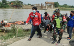 Perahu Terbalik di Bengawan Solo: Tim SAR Temukan 3 Jenazah Korban