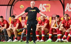 AS Roma Jeblok, Mourinho Kritik Transfer Pemain