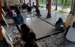 10 Seniman Melukis On The Spot Tema Pahlawan