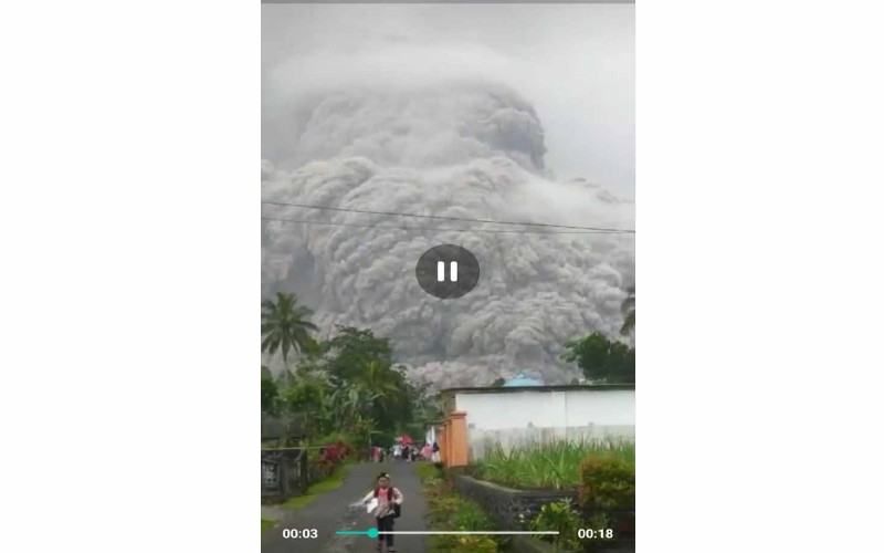 Semeru Meletus, Warga Panik Berhamburan