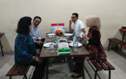 Makan Siang di Bandung, Sultan Minta Ridwan Kamil Bangun Kapasitas Pemimpin Masa Depan 