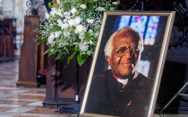 Uskup Agung Desmond Tutu Dimakamkan dengan Upacara Sederhana