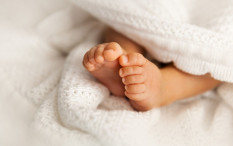 Bayi Terbungkus Plastik Hitam Dibuang di Selokan Mataram