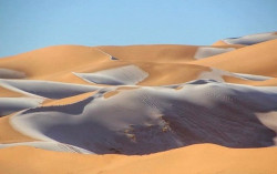 Fenomena Langka! Gurun Sahara Diselimuti Salju, Suhu Minus 2 Derajat
